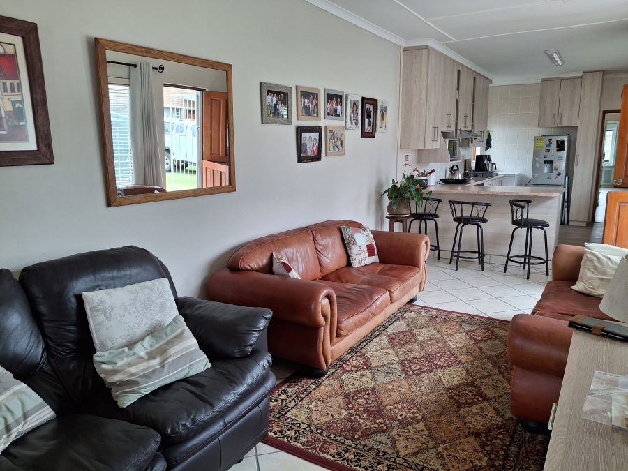 5 Bedroom Property for Sale in Hartenbos Central Western Cape